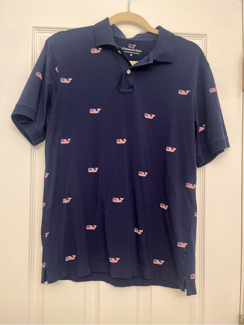 Men’s Vineyard Vines navy polo with American Flag whale Sz M